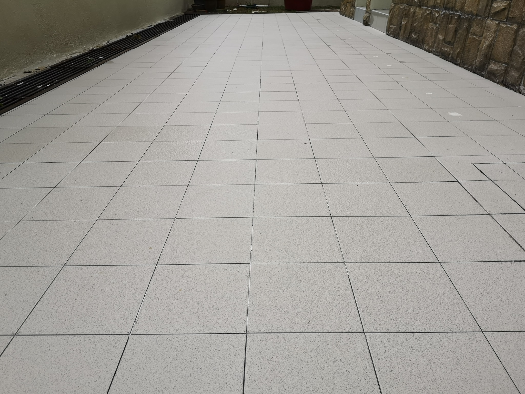 Gleaming clean floor after Floorify restoration